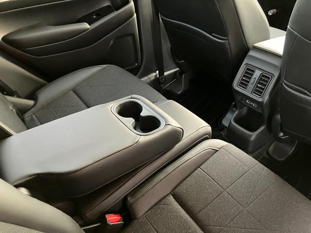 ヴェゼル ｅ：ＨＥＶ　Ｚ　ホンダセンシング　ナビ　バックモニター　Ｂｌｕｅｔｏｏｔｈ　フルセグＴＶ　ブラインドスポットインフォメーション　シートヒーター　パドルシフト　ステアリングヒーター　ＥＴＣ　１８インチＡＷ　コンビシート（28枚目）