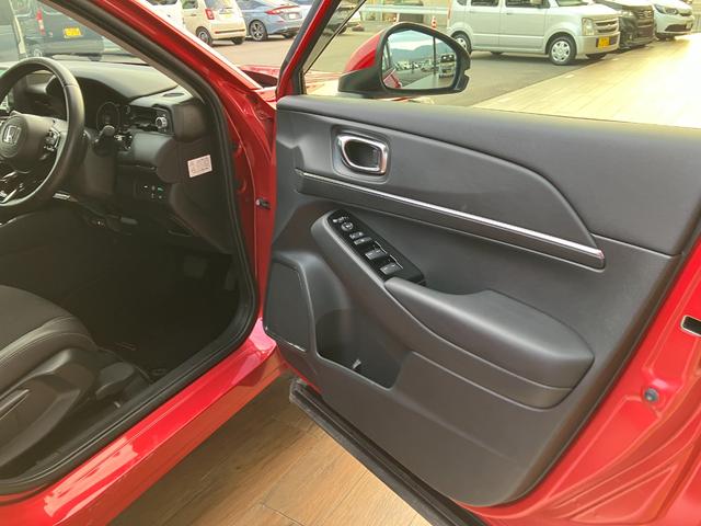 ヴェゼル ｅ：ＨＥＶ　Ｚ　ホンダセンシング　ナビ　バックモニター　Ｂｌｕｅｔｏｏｔｈ　フルセグＴＶ　ブラインドスポットインフォメーション　シートヒーター　パドルシフト　ステアリングヒーター　ＥＴＣ　１８インチＡＷ　コンビシート（31枚目）