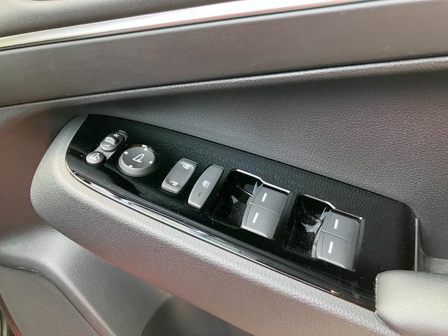 ヴェゼル ｅ：ＨＥＶ　Ｚ　ホンダセンシング　ナビ　バックモニター　Ｂｌｕｅｔｏｏｔｈ　フルセグＴＶ　ブラインドスポットインフォメーション　シートヒーター　パドルシフト　ステアリングヒーター　ＥＴＣ　１８インチＡＷ　コンビシート（32枚目）