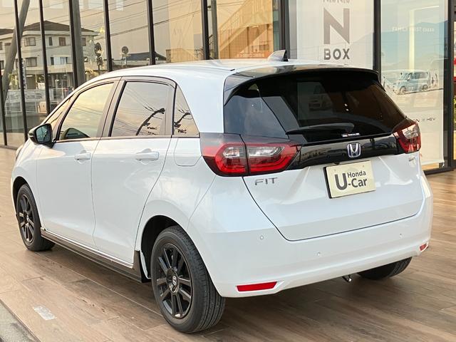 フィット ｅ：ＨＥＶホーム　ブラックスタイル　ホンダセンシング　マルチビューカメラシステム　ナビ　ＴＶ　ブラインドスポットインフォメーション／後退出庫サポート　ＬＥＤヘッドライト　ＥＴＣ２．０　Ｂｌｕｅｔｏｏｔｈ　ＢＬＡＣＫ　ＳＴＹＬＥ専用装備（11枚目）