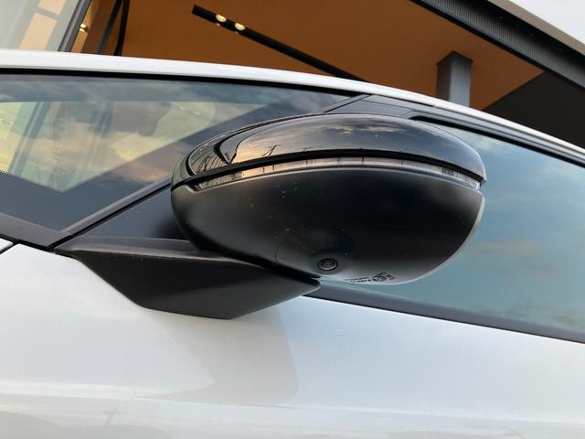 フィット ｅ：ＨＥＶホーム　ブラックスタイル　ホンダセンシング　マルチビューカメラシステム　ナビ　ＴＶ　ブラインドスポットインフォメーション／後退出庫サポート　ＬＥＤヘッドライト　ＥＴＣ２．０　Ｂｌｕｅｔｏｏｔｈ　ＢＬＡＣＫ　ＳＴＹＬＥ専用装備（15枚目）