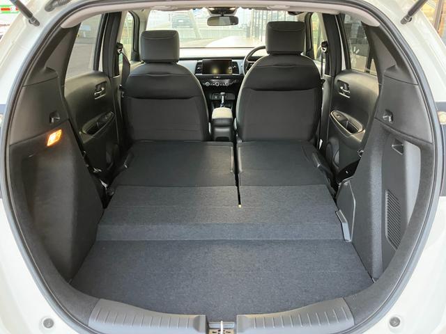 フィット ｅ：ＨＥＶホーム　ブラックスタイル　ホンダセンシング　マルチビューカメラシステム　ナビ　ＴＶ　ブラインドスポットインフォメーション／後退出庫サポート　ＬＥＤヘッドライト　ＥＴＣ２．０　Ｂｌｕｅｔｏｏｔｈ　ＢＬＡＣＫ　ＳＴＹＬＥ専用装備（21枚目）