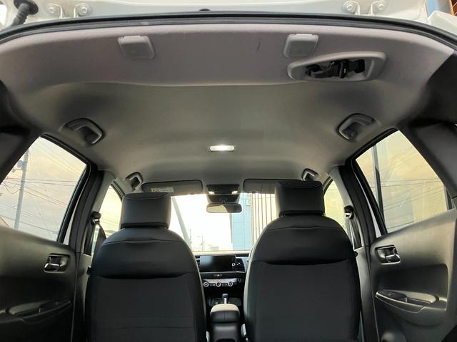 フィット ｅ：ＨＥＶホーム　ブラックスタイル　ホンダセンシング　マルチビューカメラシステム　ナビ　ＴＶ　ブラインドスポットインフォメーション／後退出庫サポート　ＬＥＤヘッドライト　ＥＴＣ２．０　Ｂｌｕｅｔｏｏｔｈ　ＢＬＡＣＫ　ＳＴＹＬＥ専用装備（22枚目）