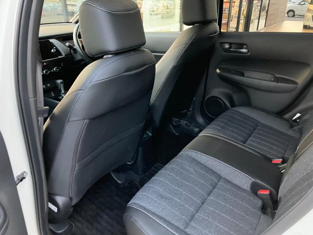 フィット ｅ：ＨＥＶホーム　ブラックスタイル　ホンダセンシング　マルチビューカメラシステム　ナビ　ＴＶ　ブラインドスポットインフォメーション／後退出庫サポート　ＬＥＤヘッドライト　ＥＴＣ２．０　Ｂｌｕｅｔｏｏｔｈ　ＢＬＡＣＫ　ＳＴＹＬＥ専用装備（24枚目）