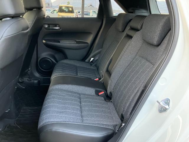 フィット ｅ：ＨＥＶホーム　ブラックスタイル　ホンダセンシング　マルチビューカメラシステム　ナビ　ＴＶ　ブラインドスポットインフォメーション／後退出庫サポート　ＬＥＤヘッドライト　ＥＴＣ２．０　Ｂｌｕｅｔｏｏｔｈ　ＢＬＡＣＫ　ＳＴＹＬＥ専用装備（25枚目）