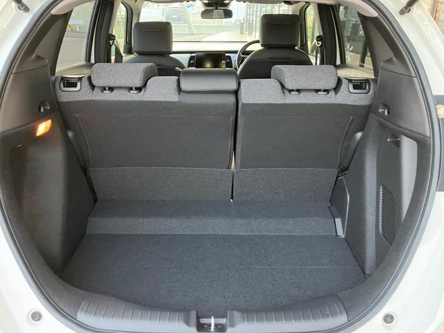 フィット ｅ：ＨＥＶホーム　ブラックスタイル　ホンダセンシング　マルチビューカメラシステム　ナビ　ＴＶ　ブラインドスポットインフォメーション／後退出庫サポート　ＬＥＤヘッドライト　ＥＴＣ２．０　Ｂｌｕｅｔｏｏｔｈ　ＢＬＡＣＫ　ＳＴＹＬＥ専用装備（26枚目）