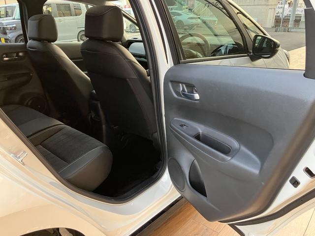 フィット ｅ：ＨＥＶホーム　ブラックスタイル　ホンダセンシング　マルチビューカメラシステム　ナビ　ＴＶ　ブラインドスポットインフォメーション／後退出庫サポート　ＬＥＤヘッドライト　ＥＴＣ２．０　Ｂｌｕｅｔｏｏｔｈ　ＢＬＡＣＫ　ＳＴＹＬＥ専用装備（27枚目）