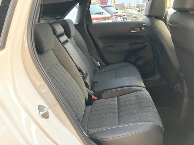 フィット ｅ：ＨＥＶホーム　ブラックスタイル　ホンダセンシング　マルチビューカメラシステム　ナビ　ＴＶ　ブラインドスポットインフォメーション／後退出庫サポート　ＬＥＤヘッドライト　ＥＴＣ２．０　Ｂｌｕｅｔｏｏｔｈ　ＢＬＡＣＫ　ＳＴＹＬＥ専用装備（28枚目）