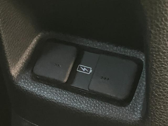 フィット ｅ：ＨＥＶホーム　ブラックスタイル　ホンダセンシング　マルチビューカメラシステム　ナビ　ＴＶ　ブラインドスポットインフォメーション／後退出庫サポート　ＬＥＤヘッドライト　ＥＴＣ２．０　Ｂｌｕｅｔｏｏｔｈ　ＢＬＡＣＫ　ＳＴＹＬＥ専用装備（30枚目）