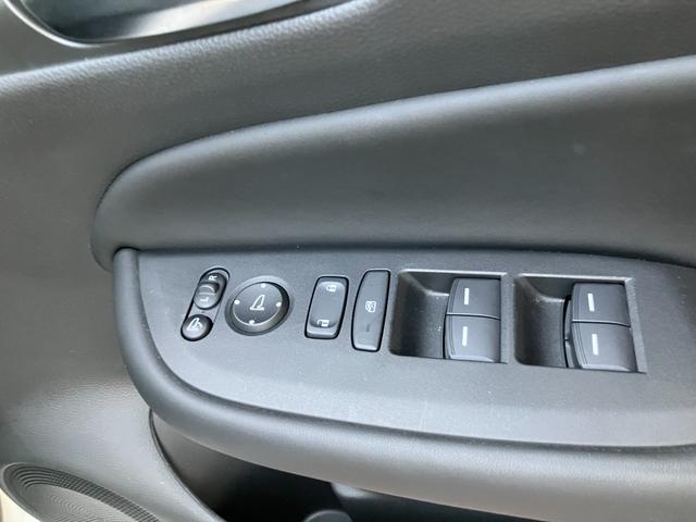 フィット ｅ：ＨＥＶホーム　ブラックスタイル　ホンダセンシング　マルチビューカメラシステム　ナビ　ＴＶ　ブラインドスポットインフォメーション／後退出庫サポート　ＬＥＤヘッドライト　ＥＴＣ２．０　Ｂｌｕｅｔｏｏｔｈ　ＢＬＡＣＫ　ＳＴＹＬＥ専用装備（32枚目）