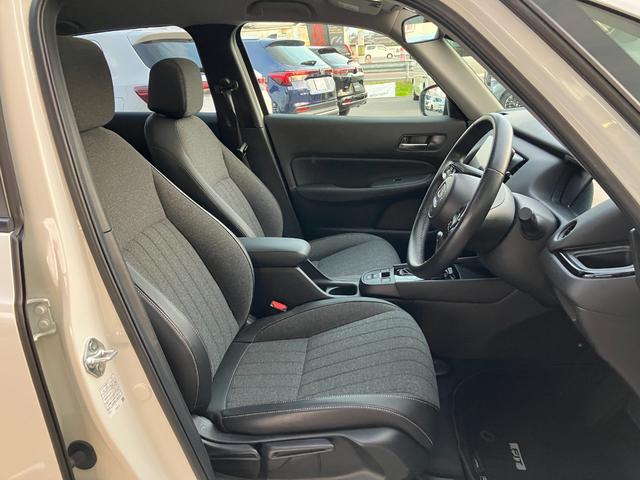 フィット ｅ：ＨＥＶホーム　ブラックスタイル　ホンダセンシング　マルチビューカメラシステム　ナビ　ＴＶ　ブラインドスポットインフォメーション／後退出庫サポート　ＬＥＤヘッドライト　ＥＴＣ２．０　Ｂｌｕｅｔｏｏｔｈ　ＢＬＡＣＫ　ＳＴＹＬＥ専用装備（33枚目）