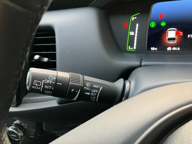 フィット ｅ：ＨＥＶホーム　ブラックスタイル　ホンダセンシング　マルチビューカメラシステム　ナビ　ＴＶ　ブラインドスポットインフォメーション／後退出庫サポート　ＬＥＤヘッドライト　ＥＴＣ２．０　Ｂｌｕｅｔｏｏｔｈ　ＢＬＡＣＫ　ＳＴＹＬＥ専用装備（39枚目）