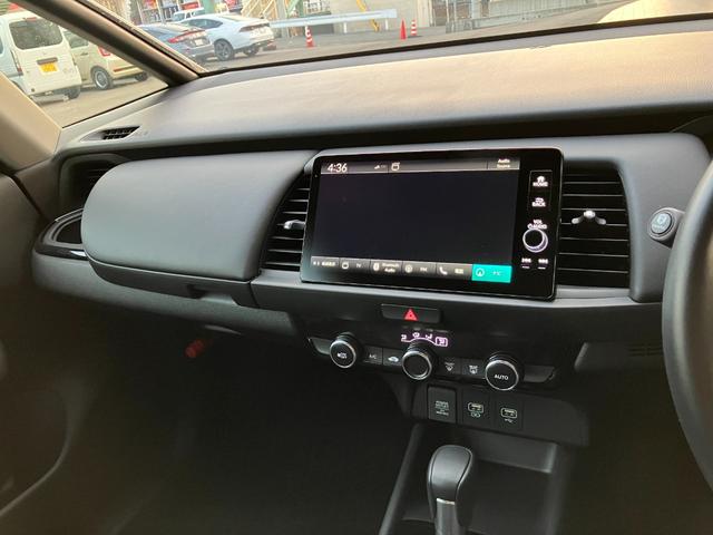 フィット ｅ：ＨＥＶホーム　ブラックスタイル　ホンダセンシング　マルチビューカメラシステム　ナビ　ＴＶ　ブラインドスポットインフォメーション／後退出庫サポート　ＬＥＤヘッドライト　ＥＴＣ２．０　Ｂｌｕｅｔｏｏｔｈ　ＢＬＡＣＫ　ＳＴＹＬＥ専用装備（44枚目）