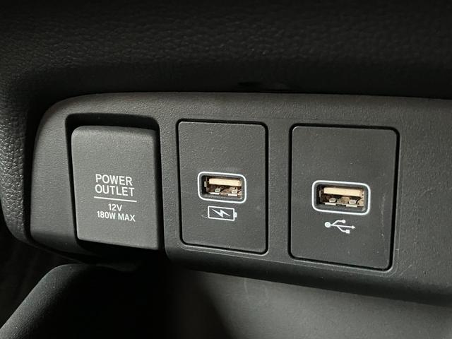 フィット ｅ：ＨＥＶホーム　ブラックスタイル　ホンダセンシング　マルチビューカメラシステム　ナビ　ＴＶ　ブラインドスポットインフォメーション／後退出庫サポート　ＬＥＤヘッドライト　ＥＴＣ２．０　Ｂｌｕｅｔｏｏｔｈ　ＢＬＡＣＫ　ＳＴＹＬＥ専用装備（52枚目）