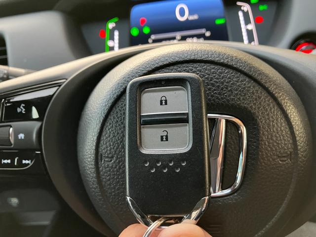 フィット ｅ：ＨＥＶホーム　ブラックスタイル　ホンダセンシング　マルチビューカメラシステム　ナビ　ＴＶ　ブラインドスポットインフォメーション／後退出庫サポート　ＬＥＤヘッドライト　ＥＴＣ２．０　Ｂｌｕｅｔｏｏｔｈ　ＢＬＡＣＫ　ＳＴＹＬＥ専用装備（56枚目）