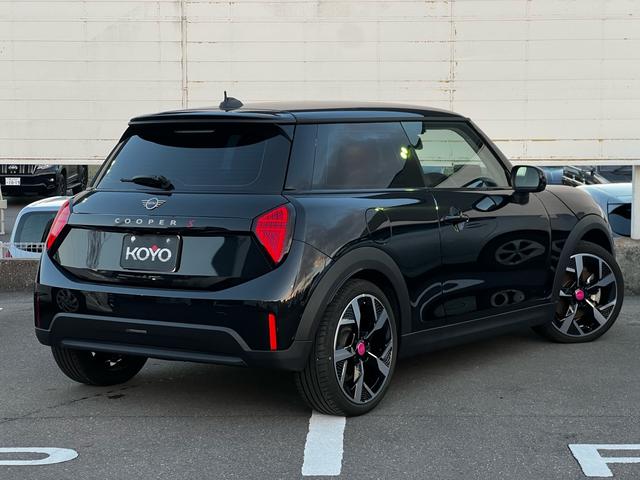 MINI クーパーS クラシック・トリム オプション18インチAW 1オーナー 禁煙 ドライビングアシスタント パーキングアシストアダプティブLEDヘッドライト 純正ナビ アップルカープレイ バックカメラ(3枚目)