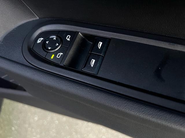 MINI クーパーS クラシック・トリム オプション18インチAW 1オーナー 禁煙 ドライビングアシスタント パーキングアシストアダプティブLEDヘッドライト 純正ナビ アップルカープレイ バックカメラ(5枚目)