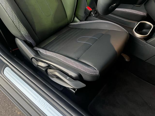 MINI クーパーS クラシック・トリム オプション18インチAW 1オーナー 禁煙 ドライビングアシスタント パーキングアシストアダプティブLEDヘッドライト 純正ナビ アップルカープレイ バックカメラ(10枚目)