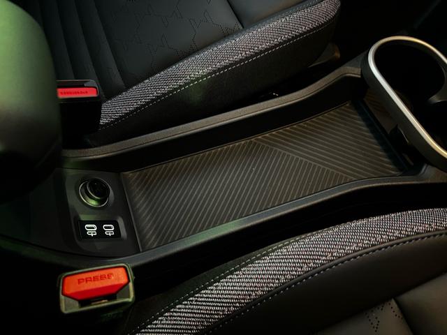 MINI クーパーS クラシック・トリム オプション18インチAW 1オーナー 禁煙 ドライビングアシスタント パーキングアシストアダプティブLEDヘッドライト 純正ナビ アップルカープレイ バックカメラ(18枚目)