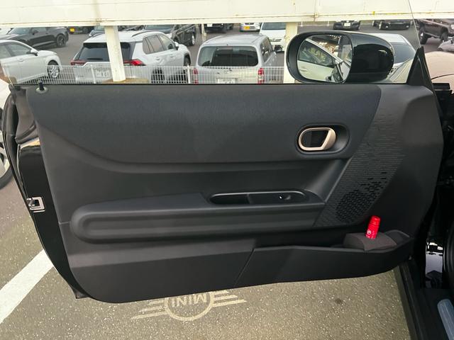 MINI クーパーS クラシック・トリム オプション18インチAW 1オーナー 禁煙 ドライビングアシスタント パーキングアシストアダプティブLEDヘッドライト 純正ナビ アップルカープレイ バックカメラ(19枚目)