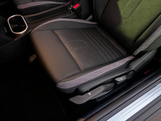 MINI クーパーS クラシック・トリム オプション18インチAW 1オーナー 禁煙 ドライビングアシスタント パーキングアシストアダプティブLEDヘッドライト 純正ナビ アップルカープレイ バックカメラ(23枚目)