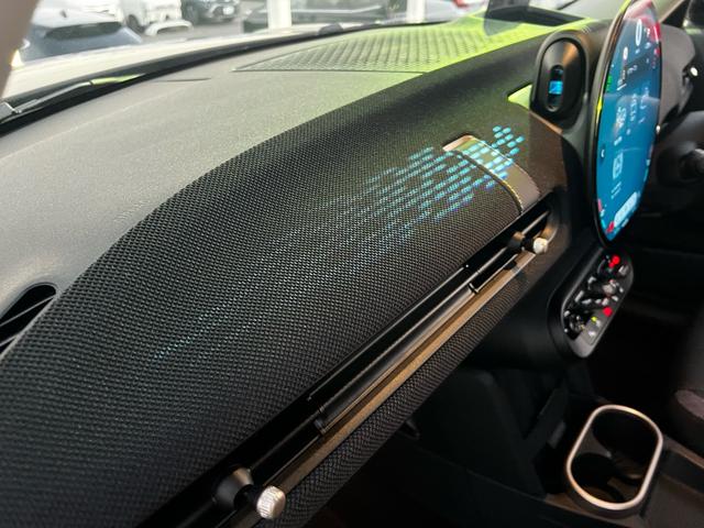 MINI クーパーS クラシック・トリム オプション18インチAW 1オーナー 禁煙 ドライビングアシスタント パーキングアシストアダプティブLEDヘッドライト 純正ナビ アップルカープレイ バックカメラ(24枚目)