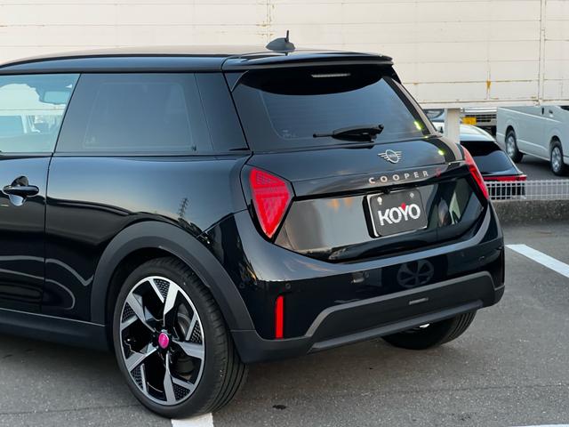 MINI クーパーS クラシック・トリム オプション18インチAW 1オーナー 禁煙 ドライビングアシスタント パーキングアシストアダプティブLEDヘッドライト 純正ナビ アップルカープレイ バックカメラ(46枚目)