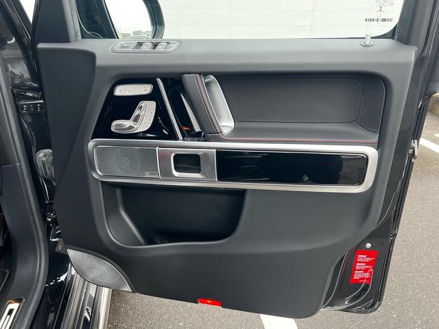 Gクラス G350d AMGライン アダプティブダンピングシステム ラグジュアリーパッケージ サンルーフ Burmesterサウンド 黒革シート レッドシートベルト カープレイ 360°カメラ 前後ドラレコ 1オーナー(4枚目)