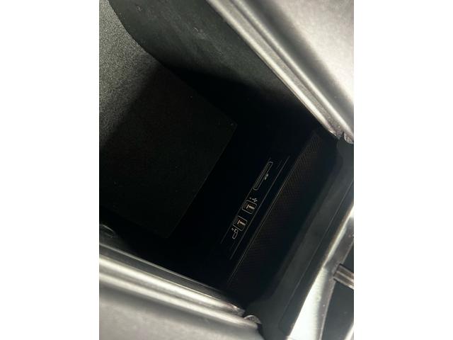 Gクラス G350d AMGライン アダプティブダンピングシステム ラグジュアリーパッケージ サンルーフ Burmesterサウンド 黒革シート レッドシートベルト カープレイ 360°カメラ 前後ドラレコ 1オーナー(22枚目)