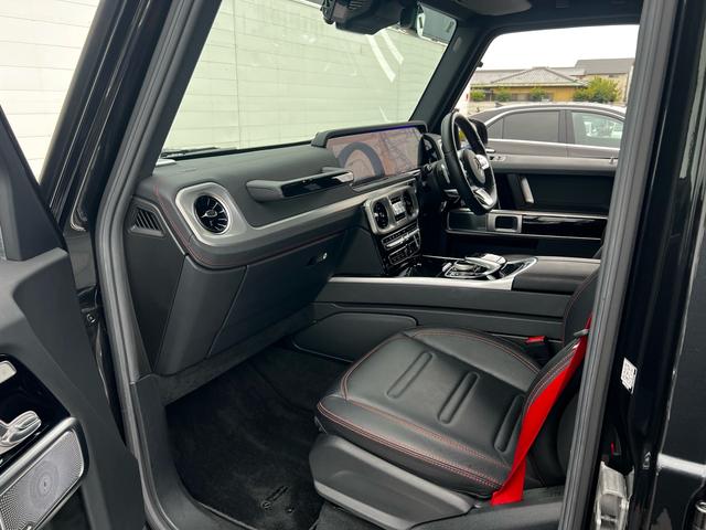 Gクラス G350d AMGライン アダプティブダンピングシステム ラグジュアリーパッケージ サンルーフ Burmesterサウンド 黒革シート レッドシートベルト カープレイ 360°カメラ 前後ドラレコ 1オーナー(27枚目)