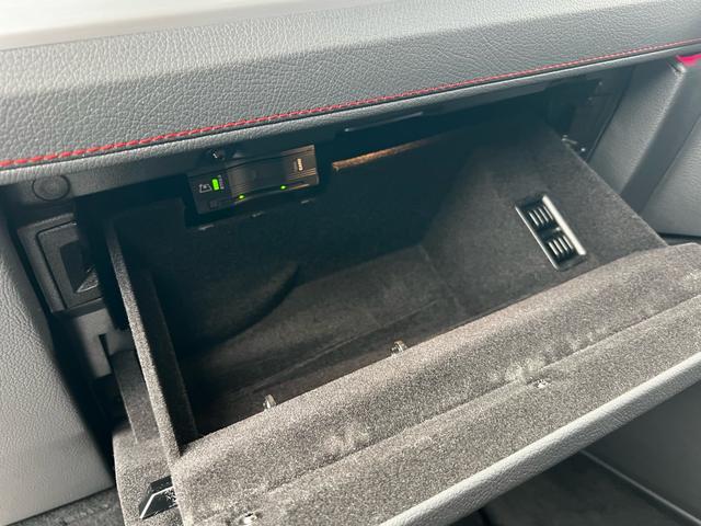 Gクラス G350d AMGライン アダプティブダンピングシステム ラグジュアリーパッケージ サンルーフ Burmesterサウンド 黒革シート レッドシートベルト カープレイ 360°カメラ 前後ドラレコ 1オーナー(34枚目)