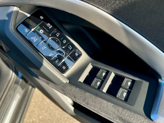 SQ5スポーツバック ベースグレード ライティング&ブラックスタイリング&ラグジュアリーパッケージ MMIexperiencepro パノラマサンルーフ AudiSport21インチAW レッドキャリパー 1オーナー 禁煙車 現行型(30枚目)