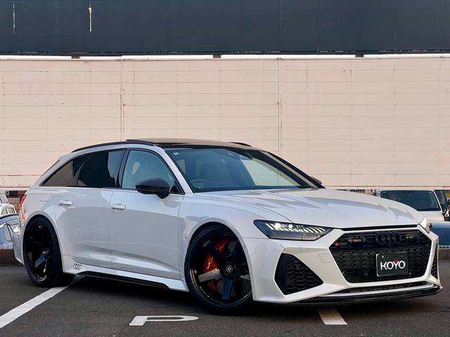 RS6アバント ベースグレード エアサスペンション(5名) アメ鍛22インチAW アクラポビッチマフラー カーボンミラー セラミックブレーキ リミッター305 MOP245 RSスポエキ グロスカーボンRSエクステリア 1オーナー(4枚目)