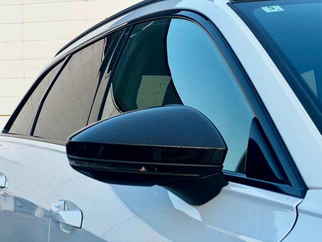 RS6アバント ベースグレード エアサスペンション(5名) アメ鍛22インチAW アクラポビッチマフラー カーボンミラー セラミックブレーキ リミッター305 MOP245 RSスポエキ グロスカーボンRSエクステリア 1オーナー(7枚目)