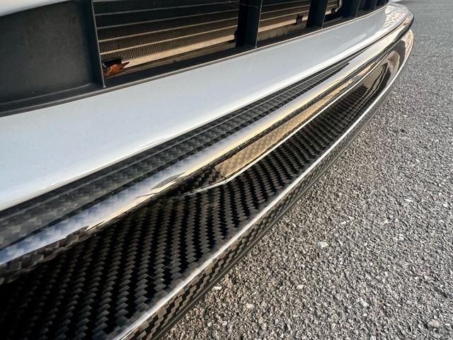 RS6アバント ベースグレード エアサスペンション(5名) アメ鍛22インチAW アクラポビッチマフラー カーボンミラー セラミックブレーキ リミッター305 MOP245 RSスポエキ グロスカーボンRSエクステリア 1オーナー(19枚目)