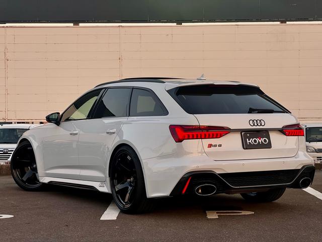 RS6アバント ベースグレード エアサスペンション(5名) アメ鍛22インチAW アクラポビッチマフラー カーボンミラー セラミックブレーキ リミッター305 MOP245 RSスポエキ グロスカーボンRSエクステリア 1オーナー(24枚目)
