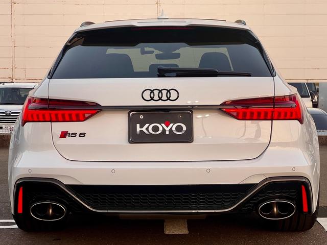 RS6アバント ベースグレード エアサスペンション(5名) アメ鍛22インチAW アクラポビッチマフラー カーボンミラー セラミックブレーキ リミッター305 MOP245 RSスポエキ グロスカーボンRSエクステリア 1オーナー(30枚目)