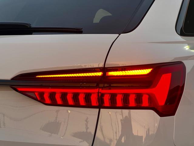 RS6アバント ベースグレード エアサスペンション(5名) アメ鍛22インチAW アクラポビッチマフラー カーボンミラー セラミックブレーキ リミッター305 MOP245 RSスポエキ グロスカーボンRSエクステリア 1オーナー(32枚目)