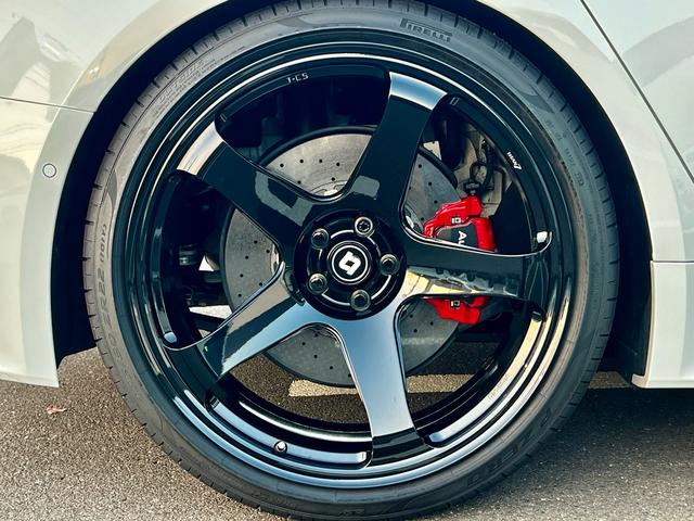 RS6アバント ベースグレード エアサスペンション(5名) アメ鍛22インチAW アクラポビッチマフラー カーボンミラー セラミックブレーキ リミッター305 MOP245 RSスポエキ グロスカーボンRSエクステリア 1オーナー(37枚目)