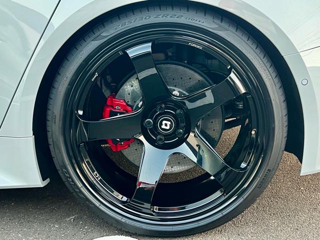 RS6アバント ベースグレード エアサスペンション(5名) アメ鍛22インチAW アクラポビッチマフラー カーボンミラー セラミックブレーキ リミッター305 MOP245 RSスポエキ グロスカーボンRSエクステリア 1オーナー(40枚目)