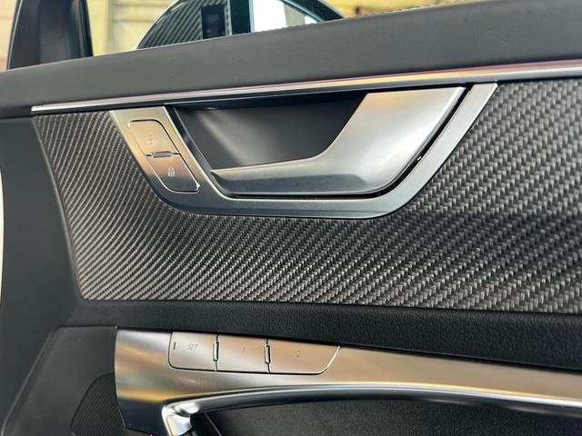 RS6アバント ベースグレード エアサスペンション(5名) アメ鍛22インチAW アクラポビッチマフラー カーボンミラー セラミックブレーキ リミッター305 MOP245 RSスポエキ グロスカーボンRSエクステリア 1オーナー(43枚目)