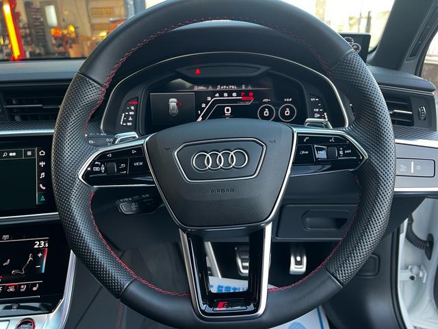 RS6アバント ベースグレード エアサスペンション(5名) アメ鍛22インチAW アクラポビッチマフラー カーボンミラー セラミックブレーキ リミッター305 MOP245 RSスポエキ グロスカーボンRSエクステリア 1オーナー(50枚目)