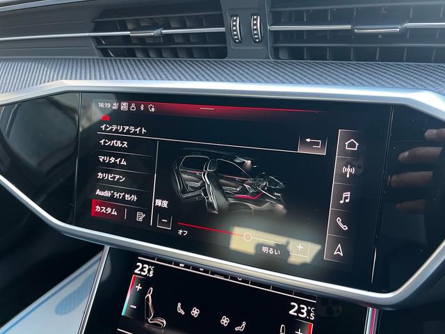 RS6アバント ベースグレード エアサスペンション(5名) アメ鍛22インチAW アクラポビッチマフラー カーボンミラー セラミックブレーキ リミッター305 MOP245 RSスポエキ グロスカーボンRSエクステリア 1オーナー(57枚目)
