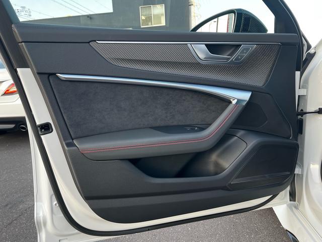 RS6アバント ベースグレード エアサスペンション(5名) アメ鍛22インチAW アクラポビッチマフラー カーボンミラー セラミックブレーキ リミッター305 MOP245 RSスポエキ グロスカーボンRSエクステリア 1オーナー(62枚目)