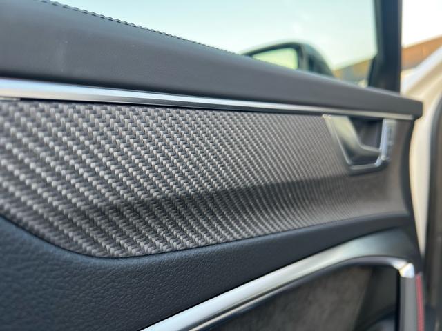 RS6アバント ベースグレード エアサスペンション(5名) アメ鍛22インチAW アクラポビッチマフラー カーボンミラー セラミックブレーキ リミッター305 MOP245 RSスポエキ グロスカーボンRSエクステリア 1オーナー(63枚目)