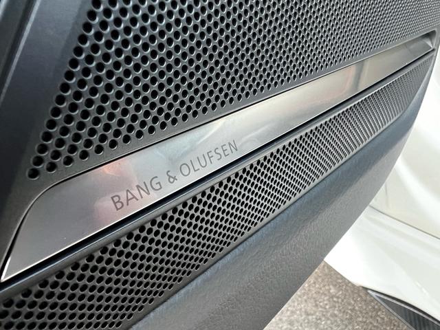 RS6アバント ベースグレード エアサスペンション(5名) アメ鍛22インチAW アクラポビッチマフラー カーボンミラー セラミックブレーキ リミッター305 MOP245 RSスポエキ グロスカーボンRSエクステリア 1オーナー(64枚目)