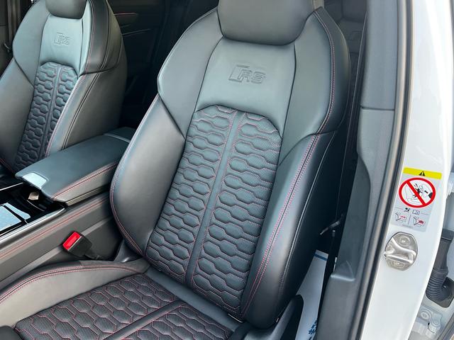 RS6アバント ベースグレード エアサスペンション(5名) アメ鍛22インチAW アクラポビッチマフラー カーボンミラー セラミックブレーキ リミッター305 MOP245 RSスポエキ グロスカーボンRSエクステリア 1オーナー(68枚目)