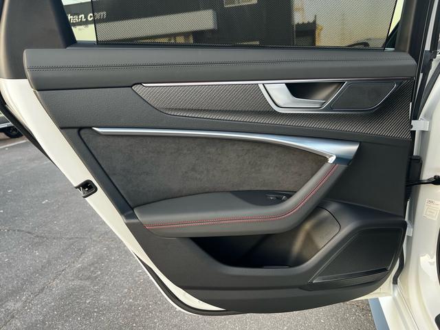 RS6アバント ベースグレード エアサスペンション(5名) アメ鍛22インチAW アクラポビッチマフラー カーボンミラー セラミックブレーキ リミッター305 MOP245 RSスポエキ グロスカーボンRSエクステリア 1オーナー(72枚目)