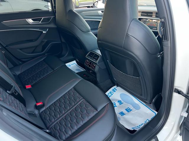 RS6アバント ベースグレード エアサスペンション(5名) アメ鍛22インチAW アクラポビッチマフラー カーボンミラー セラミックブレーキ リミッター305 MOP245 RSスポエキ グロスカーボンRSエクステリア 1オーナー(76枚目)
