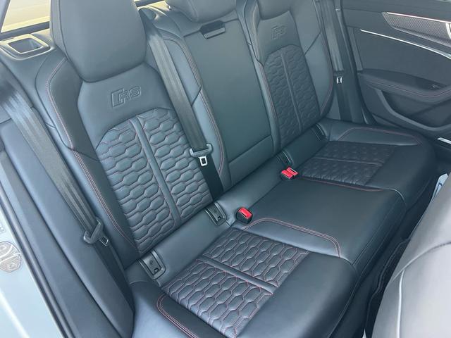 RS6アバント ベースグレード エアサスペンション(5名) アメ鍛22インチAW アクラポビッチマフラー カーボンミラー セラミックブレーキ リミッター305 MOP245 RSスポエキ グロスカーボンRSエクステリア 1オーナー(78枚目)
